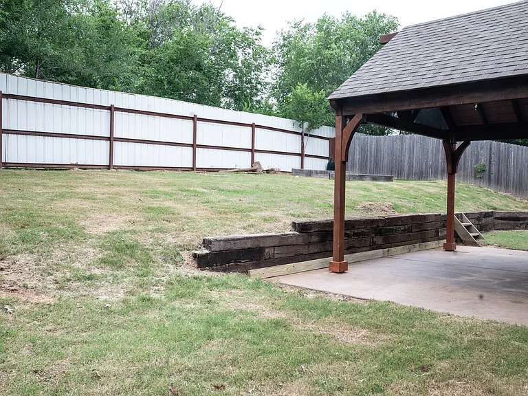 8328 S Gardenia Ave — Photo 37