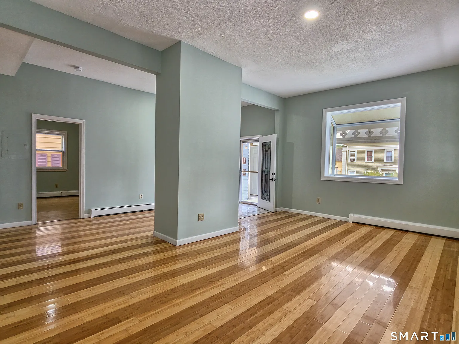 3 bed, 2.0 bath, 1351 sqft, $2,500 — Photo 3