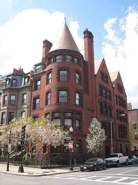 Exterior with magnolia trees