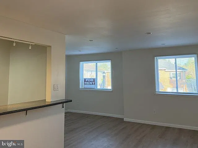 2 bed, 2.0 bath, 2550 sqft, $1,975 — Photo 4