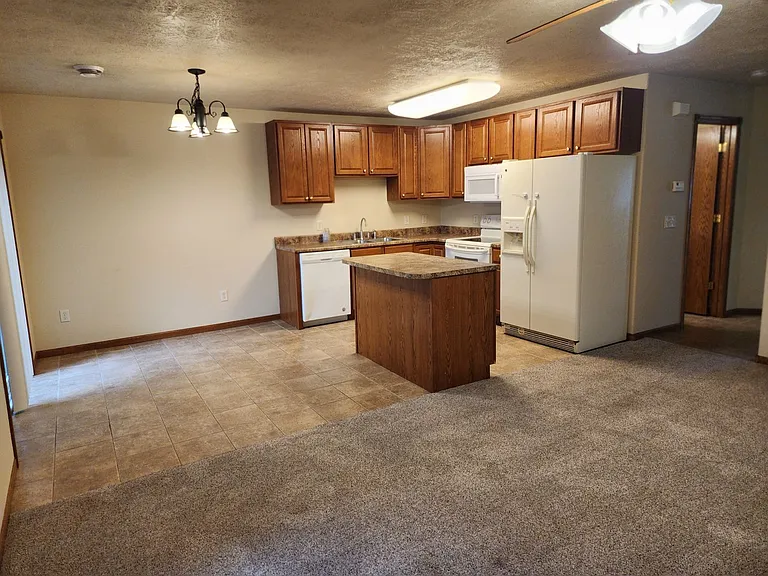 3301 W Bitterroot St — Photo 4