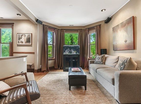 5th image of 3810 N Claremont Ave
