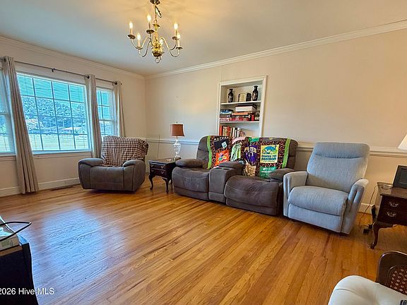 3rd image of 355 Camellia Street