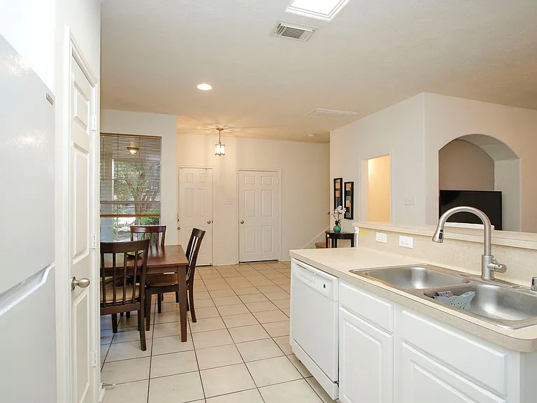 191 N Burberry Park Cir — Photo 11