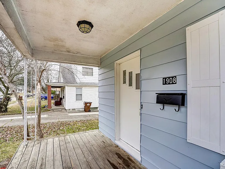 1908 Emerson Ave — Photo 2
