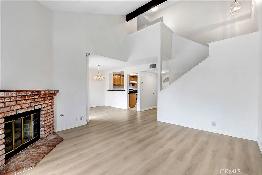 3 bed, 2.5 bath, 1475 sqft, $3,400 — Photo 2