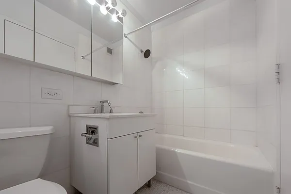 Rented by Nest Seekers International | media 13