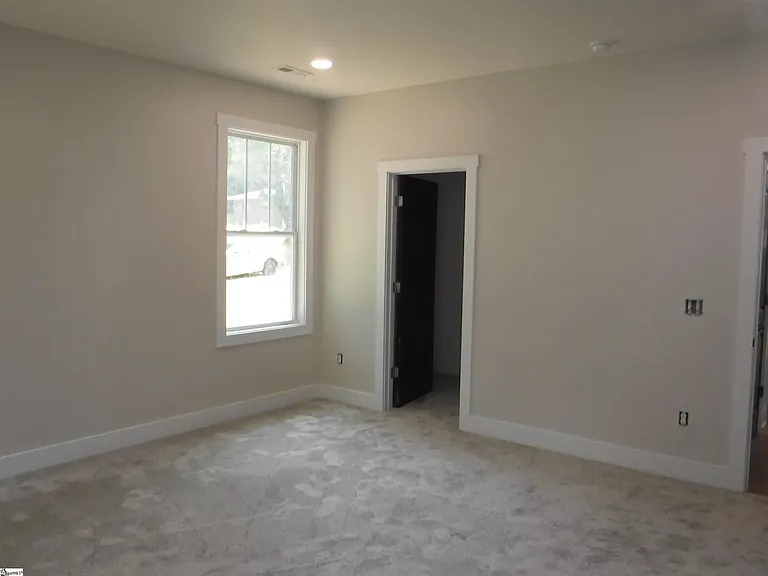 504 Greenlea St — Photo 8