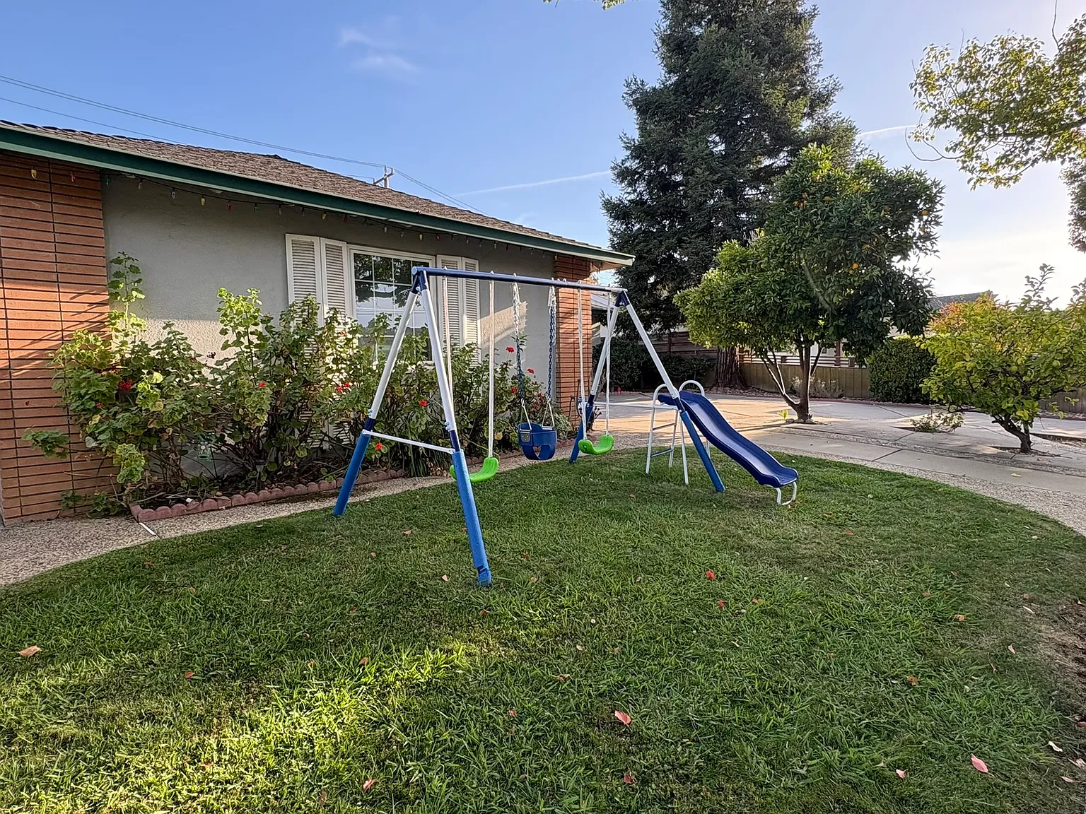 3 bed, 1200 sqft, $4,550 — Photo 3