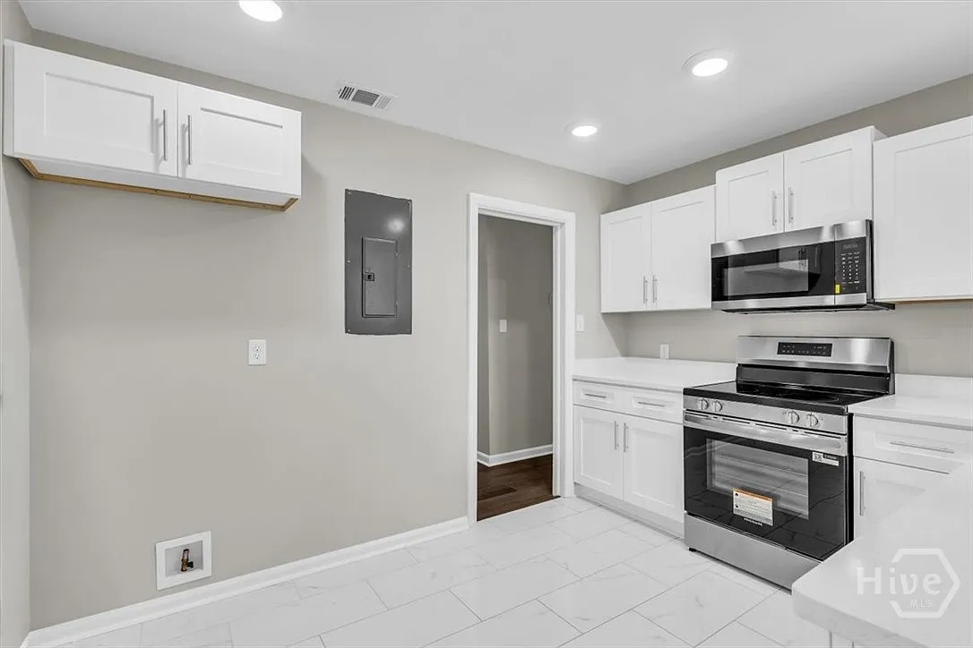 3 bed, 1.5 bath, 1400 sqft, $2,000 — Photo 4