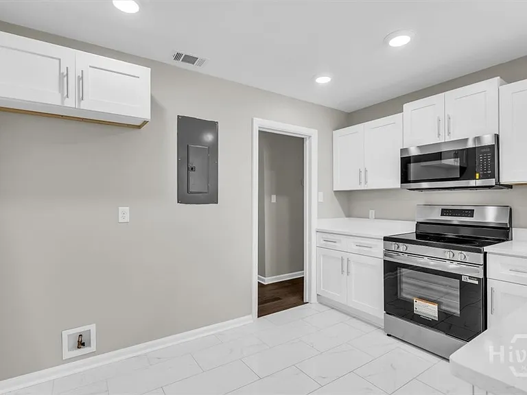 928 W 38th St — Photo 3