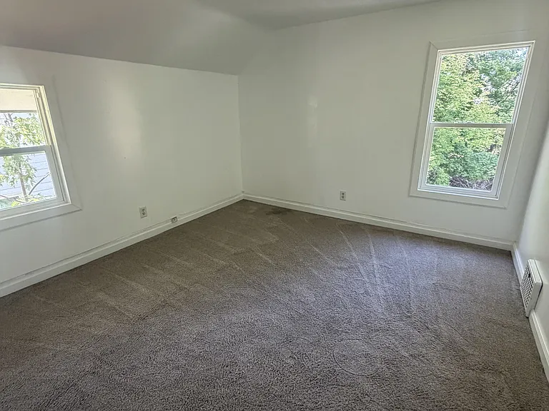 218 Goguac St W — Photo 11