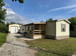 108 N 9th St, Oquawka, IL 61469