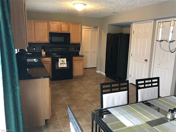 3rd image of 2666 Hollyhock Ln