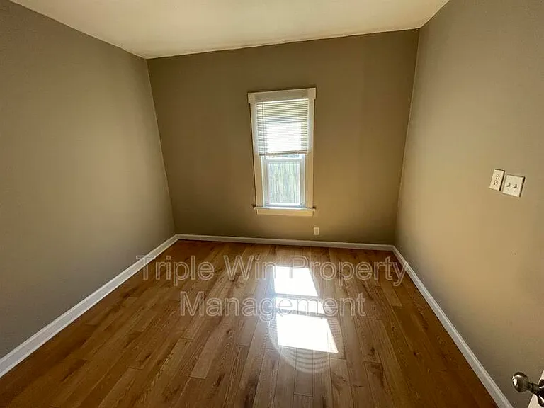 4831 Oldenburg Ave — Photo 13