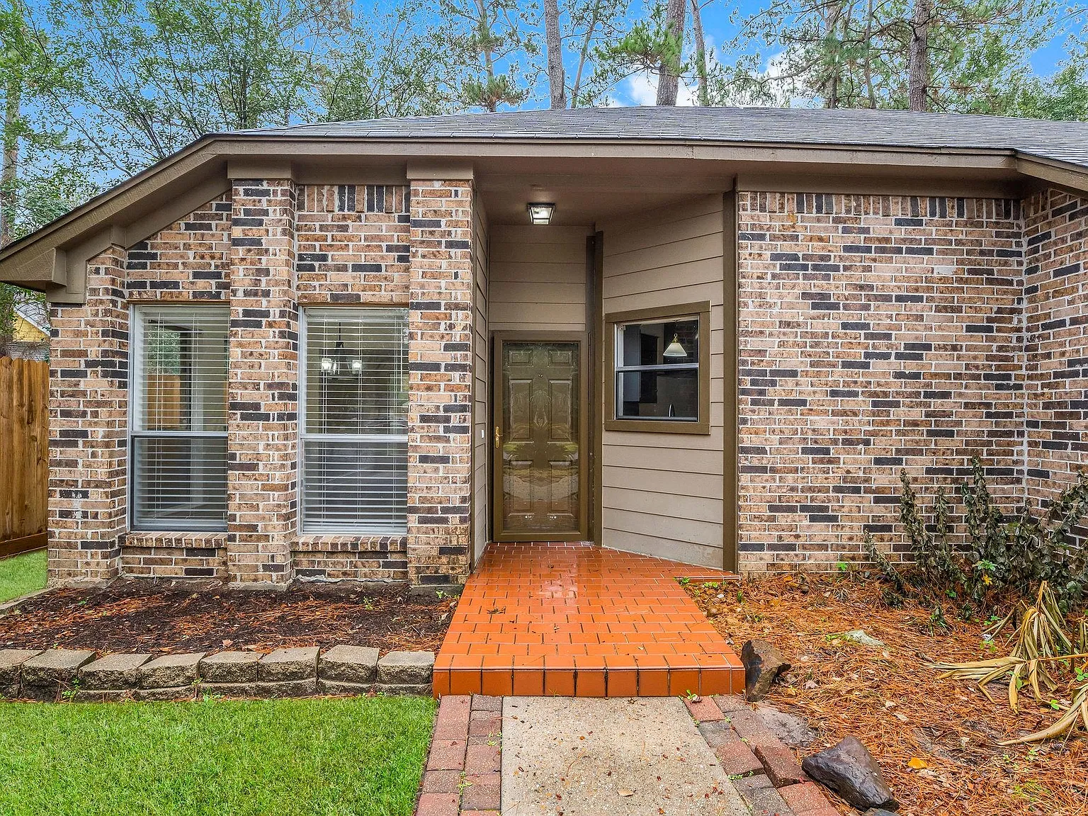 3 bed, 2.0 bath, 1199 sqft, $1,900 — Photo 1