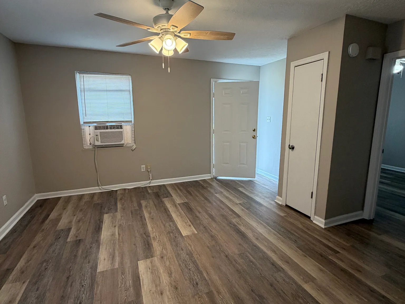 2 bed, 900 sqft, $1,000 — Photo 2