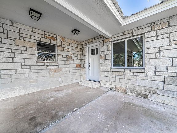 2nd image of 430 E Castlelake Dr