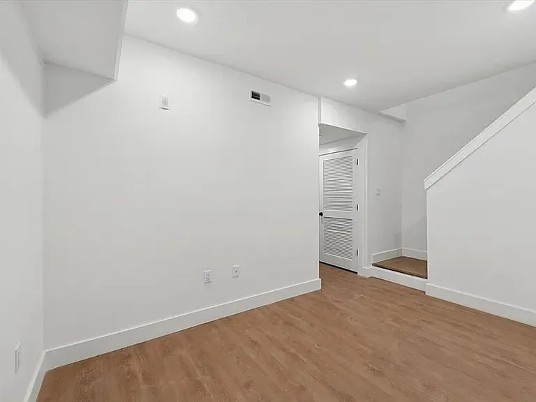 Brand New Construction Olde Kensington — Photo 8