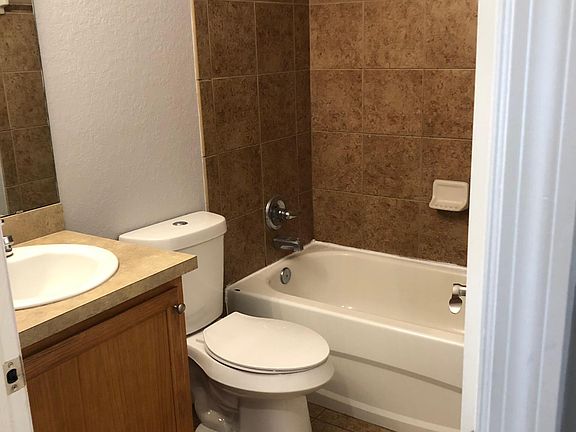 3rd image of 1035 7th St NE