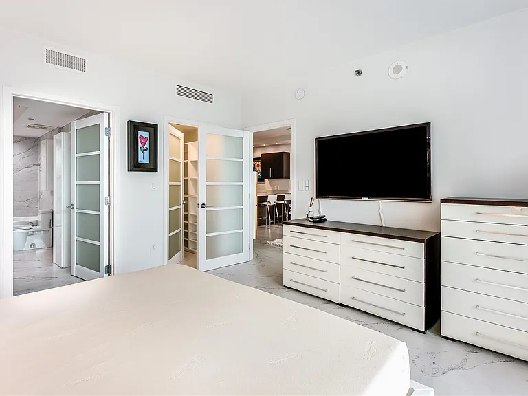 55 SE 6th St #3500 — Photo 19