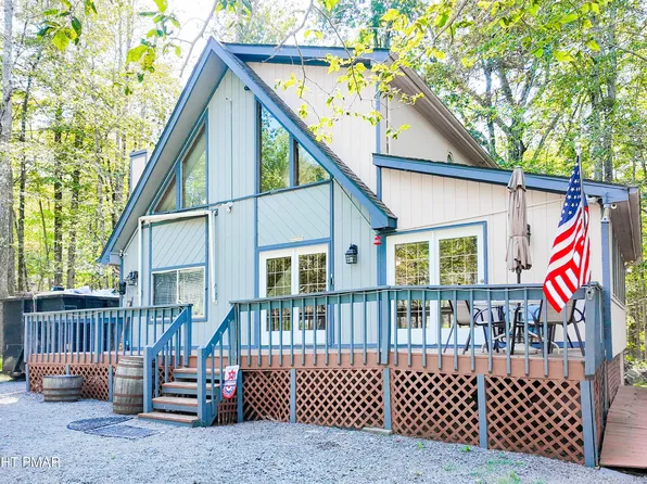 255 Mountain View Dr, Pocono Lake, PA 18347