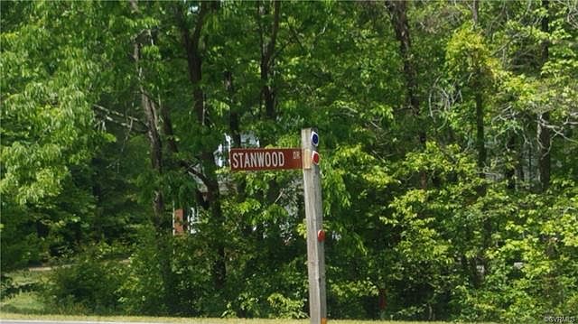 2nd image of 2305 Stanwood Dr