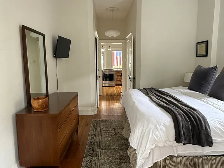 1573 N Hooker St — Photo 16