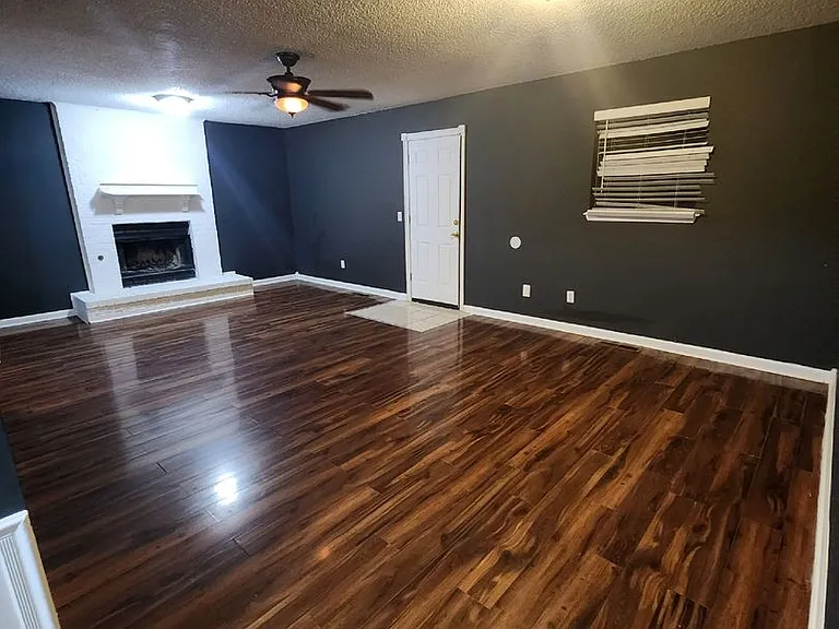 1116 Hawthorne Dr — Photo 6