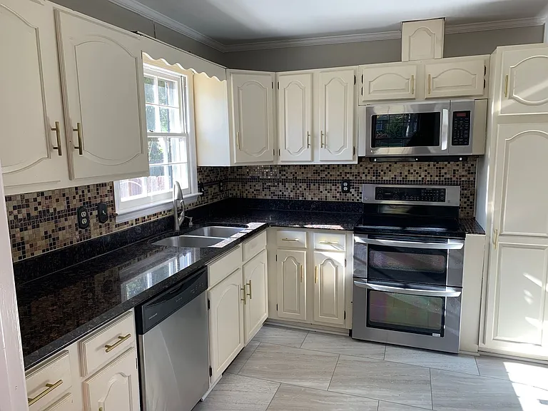 5303 Ainsworth Dr — Photo 4