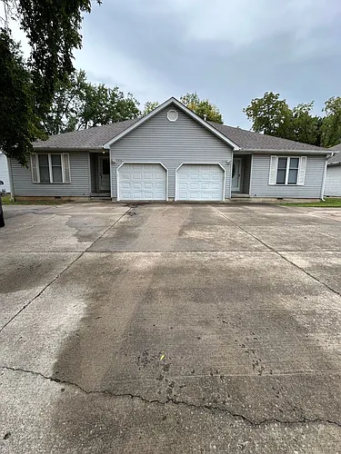 512 E Park Duplex #B & A Photo 1 512 E Park Duplex #B & A Photo 1