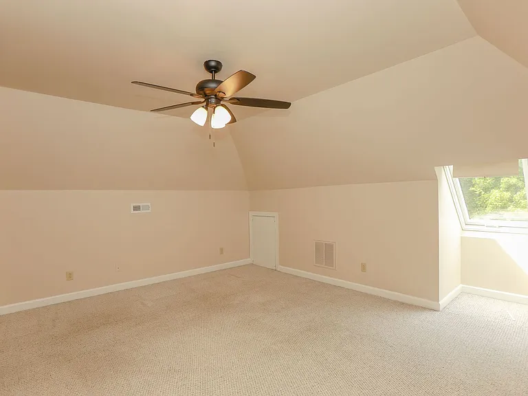 179 Herman Melville Ave — Photo 28
