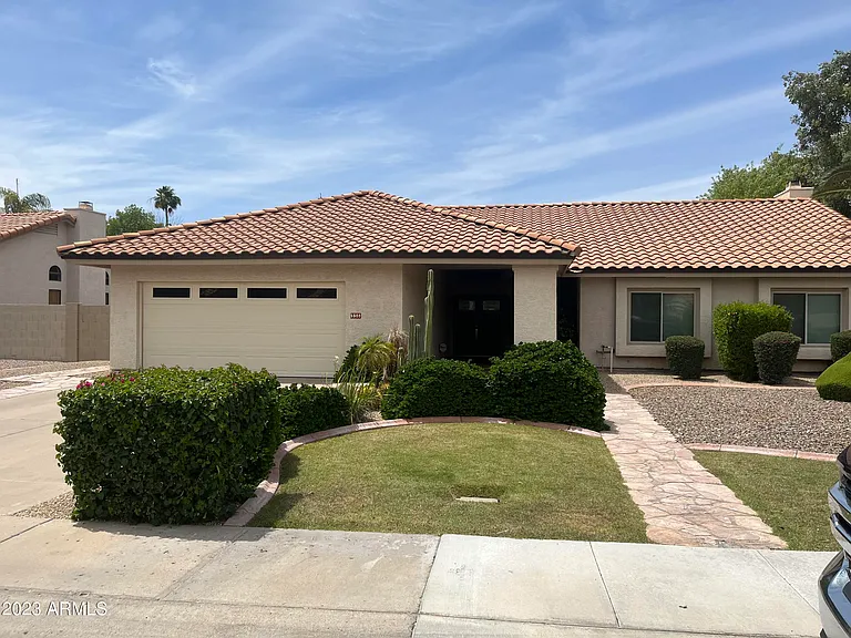 5508 E Kelton Ln — Photo 1