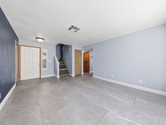 4th image of 3649 Veneer Ln