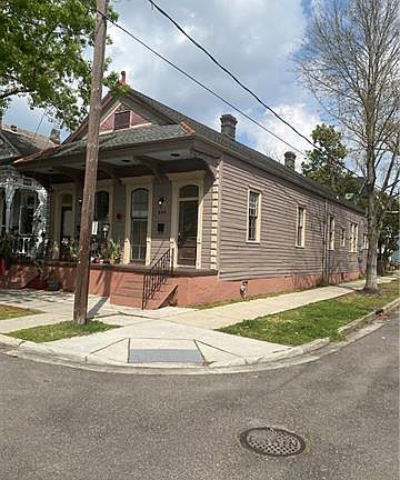3rd image of 240 Bermuda St