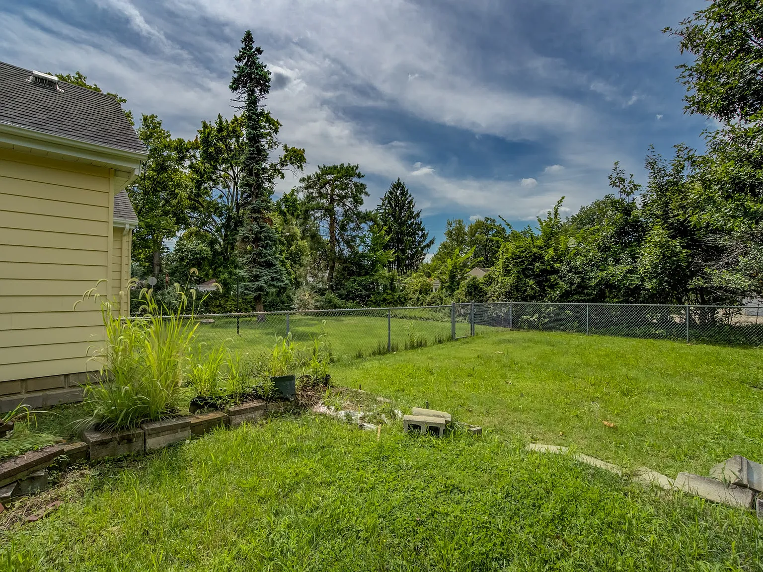 3 bed, 1255 sqft, $1,850 — Photo 4