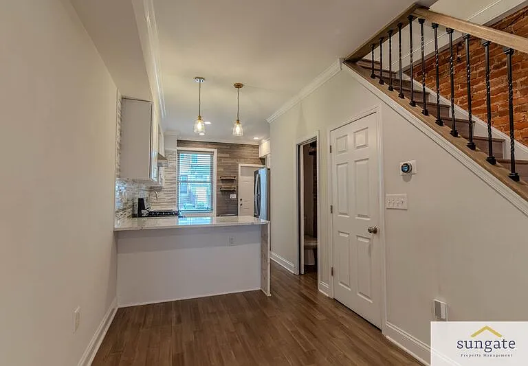 1824 Jackson St — Photo 5