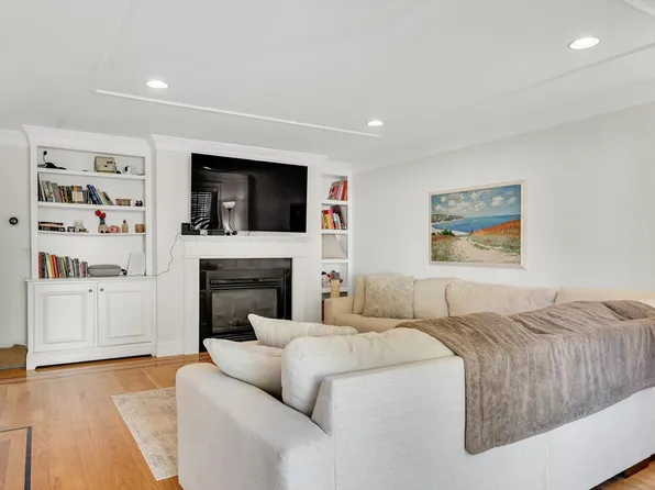 34 N Main St APT 3, Natick, MA 01760