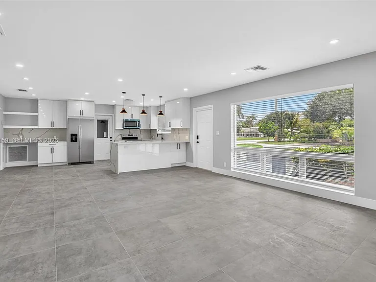 1320 SE 10th St — Photo 5