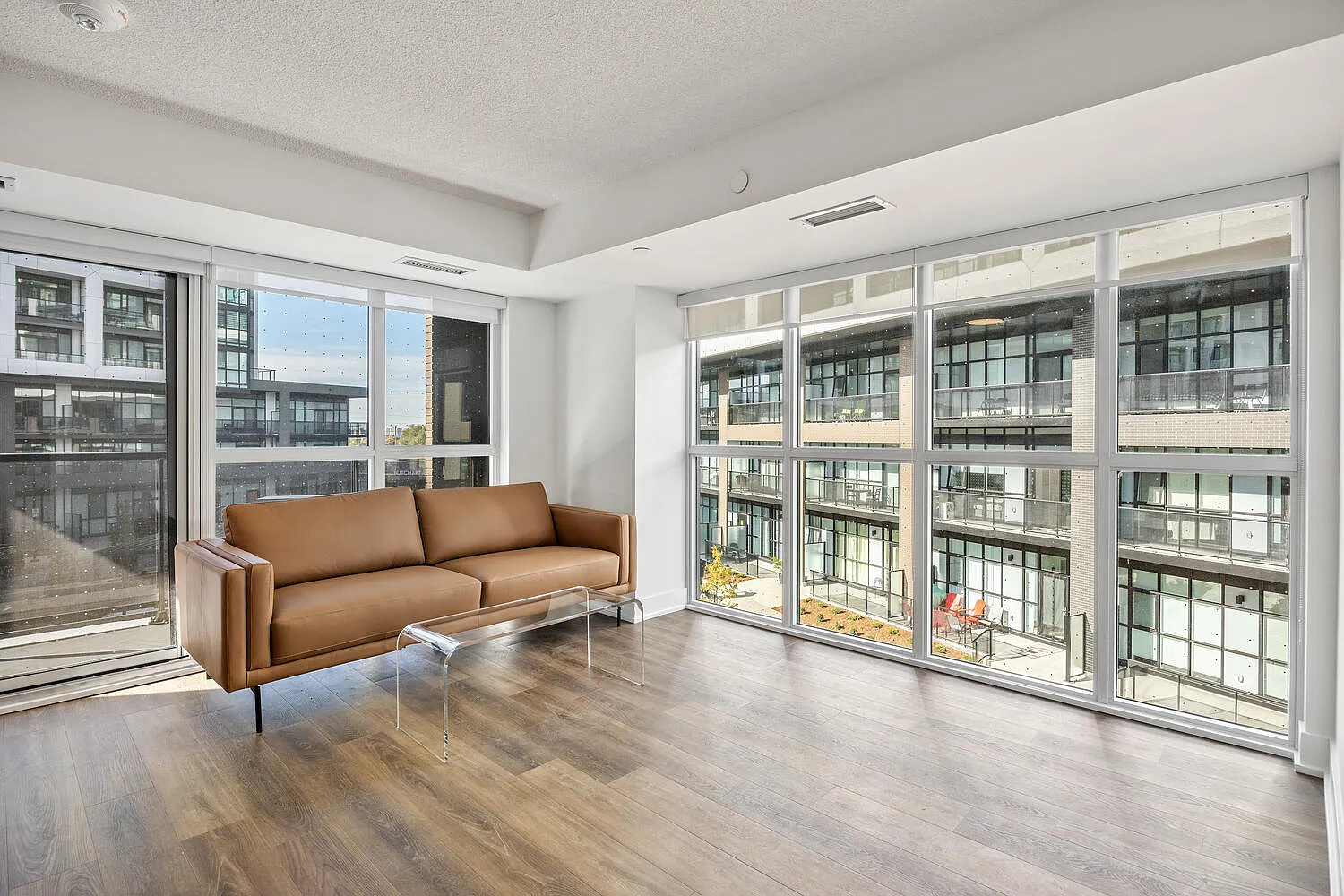 70 George Butchart Drive Toronto — Photo 4