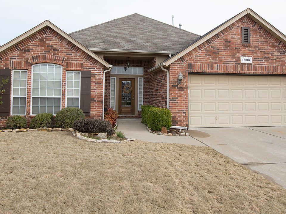 Beautifully updated 1 Level 