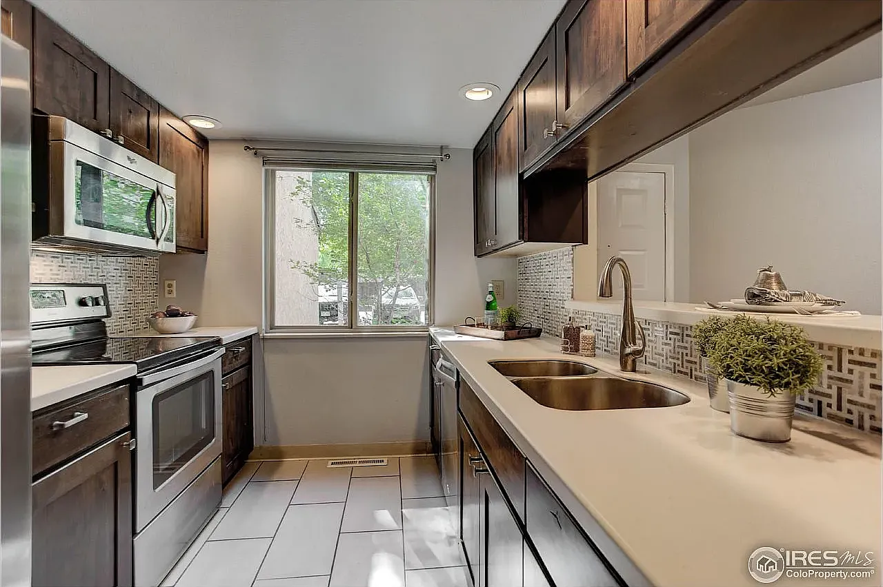 3 bed, 2.5 bath, 1645 sqft, $2,650 — Photo 1