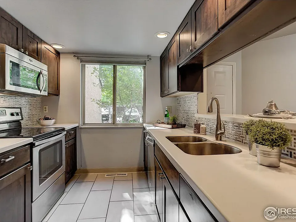 2978 Shady Holw W