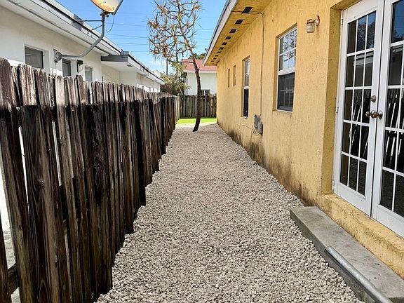 3rd image of 1008 NW 2nd Ave
