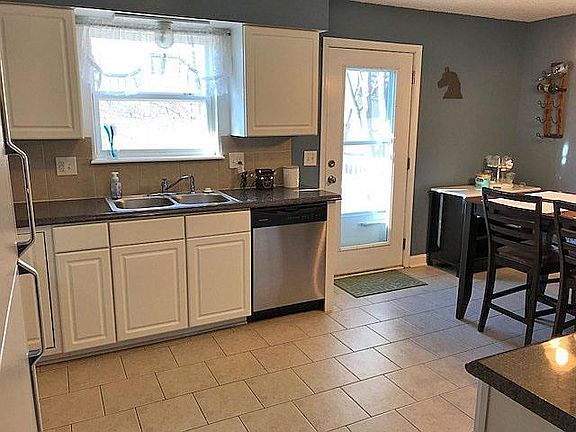 3rd image of 1209 Golfview Dr