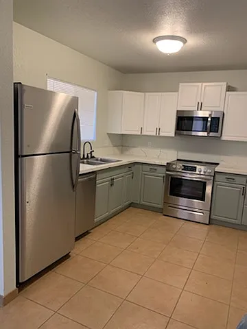 3308 E Presidio Rd — Photo 3