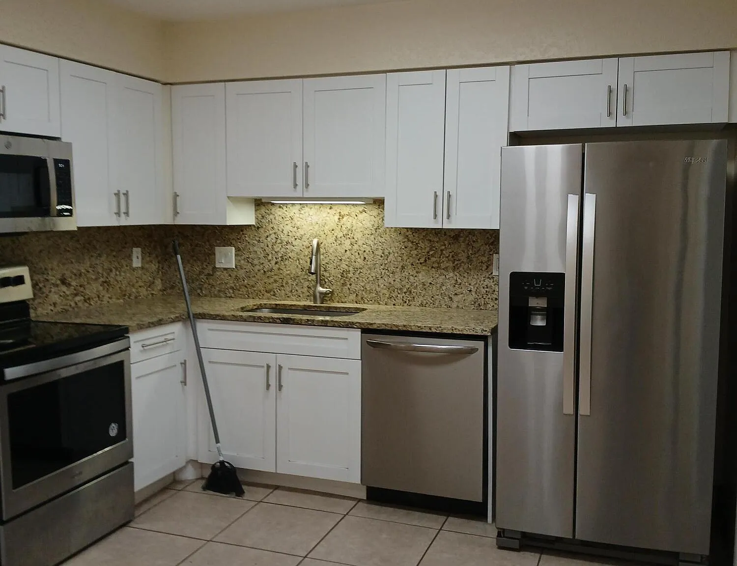 3 bed, 2.0 bath, 1352 sqft, $2,500 — Photo 2