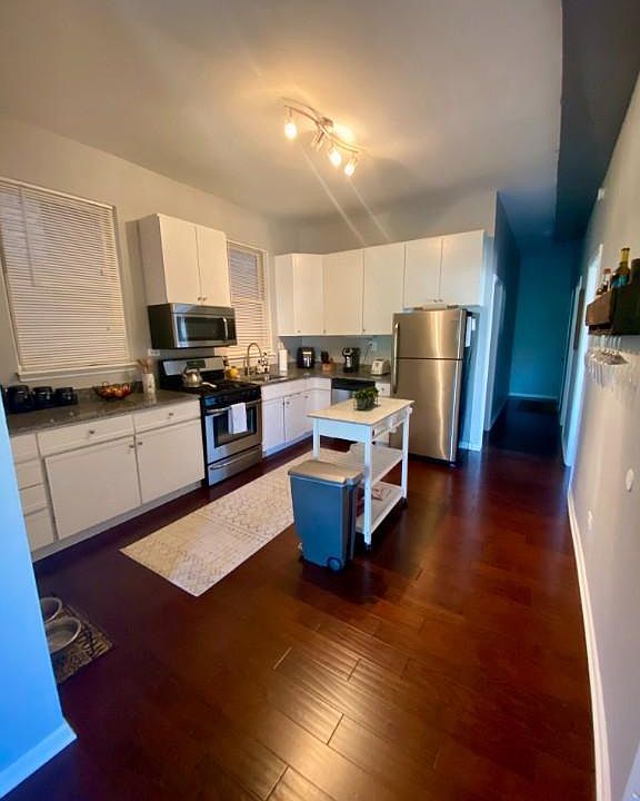1st image of 1225 W Erie St #425