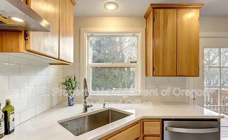 310 NE Morris St — Photo 9