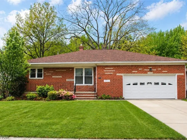 7300 Maplewood Rd, Parma, OH 44130
